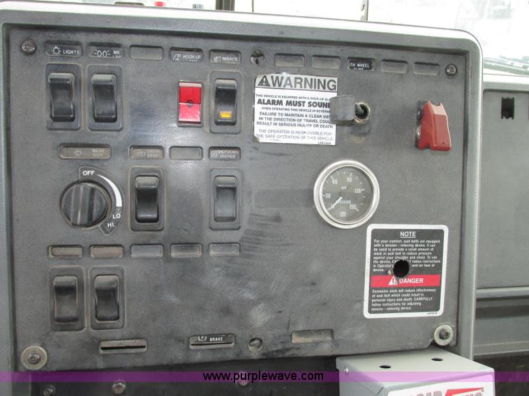 image for item G9999 1993 Mack CH613 semi truck