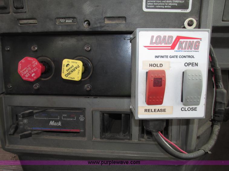 image for item G9999 1993 Mack CH613 semi truck