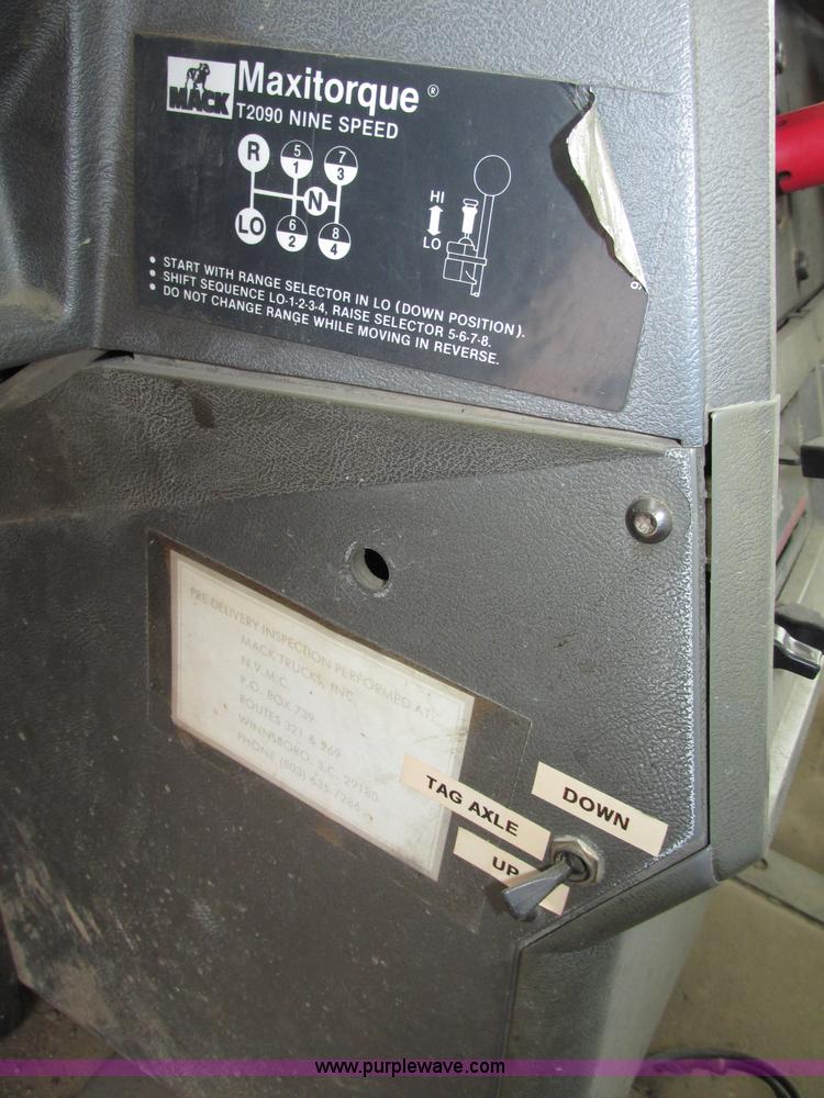 image for item G9999 1993 Mack CH613 semi truck