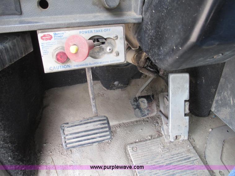 image for item G9999 1993 Mack CH613 semi truck