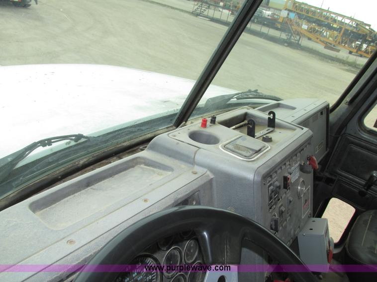 image for item G9999 1993 Mack CH613 semi truck