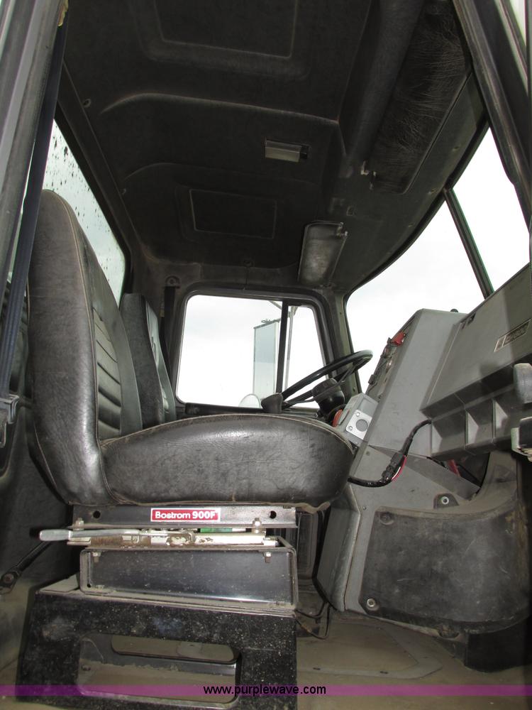 image for item G9999 1993 Mack CH613 semi truck