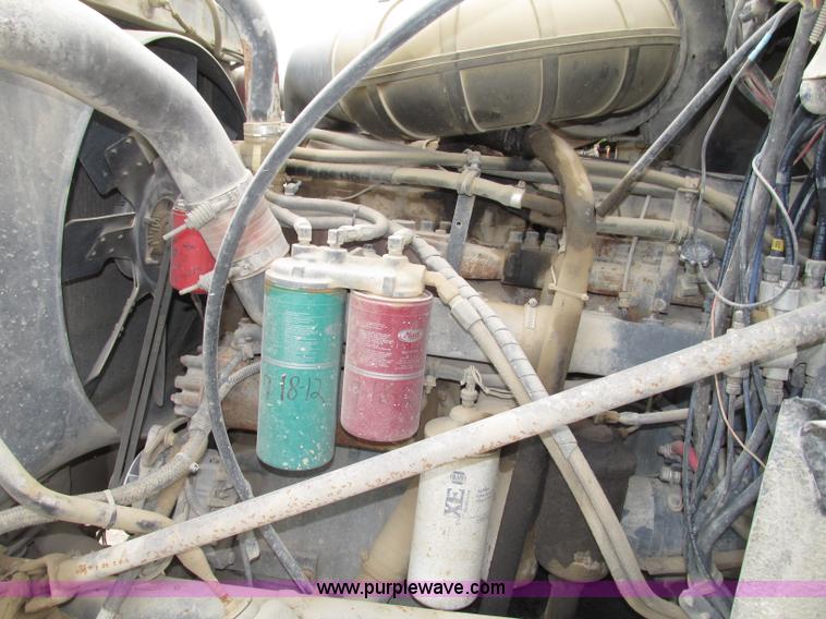 image for item G9999 1993 Mack CH613 semi truck