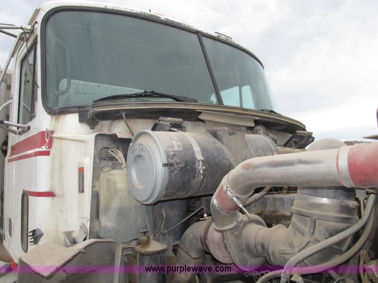 image for item G9999 1993 Mack CH613 semi truck