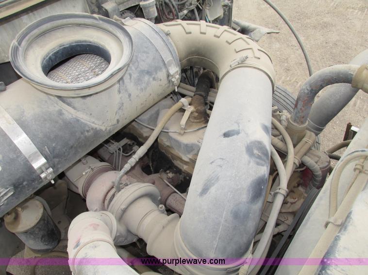 image for item G9999 1993 Mack CH613 semi truck