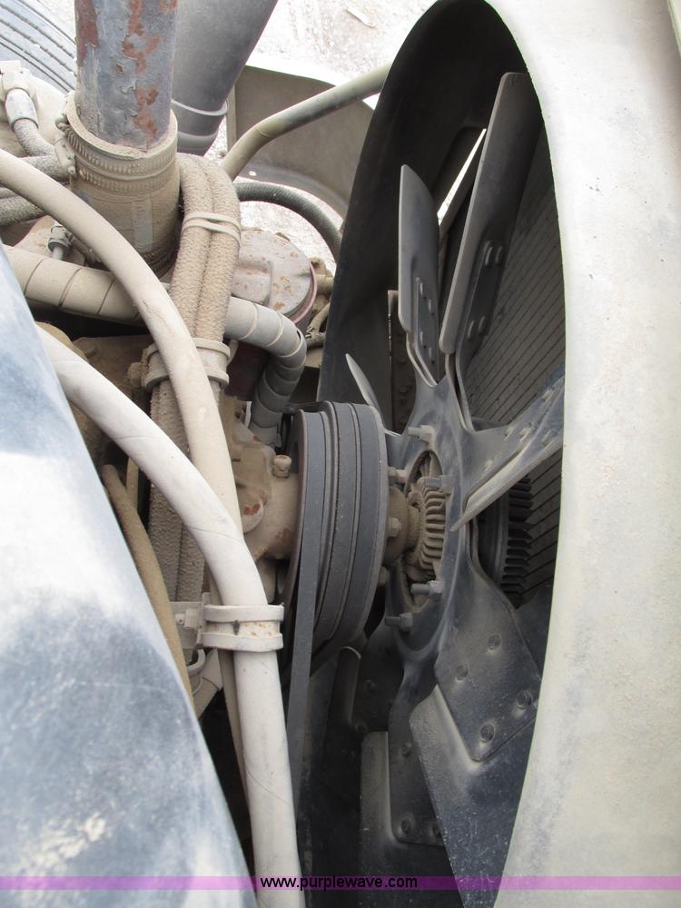 image for item G9999 1993 Mack CH613 semi truck