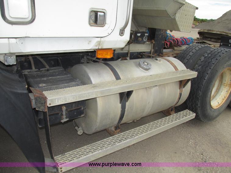 image for item G9999 1993 Mack CH613 semi truck