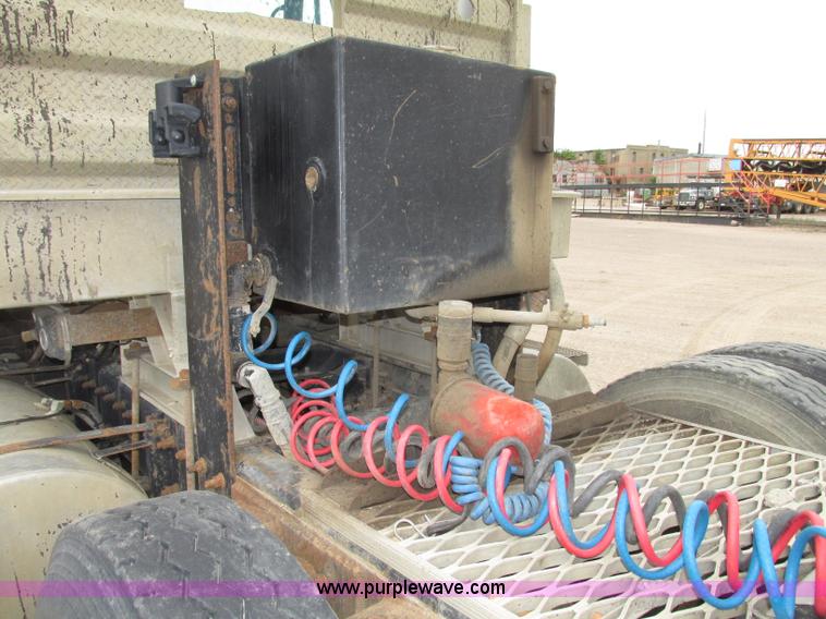 image for item G9999 1993 Mack CH613 semi truck