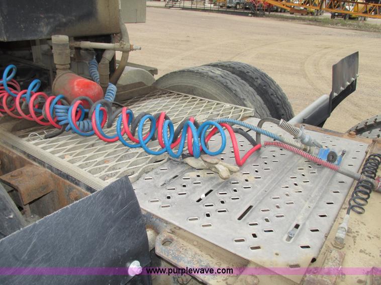 image for item G9999 1993 Mack CH613 semi truck