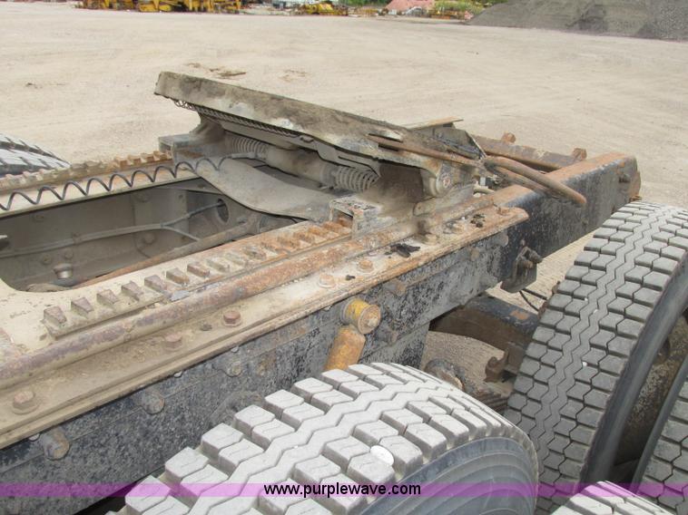 image for item G9999 1993 Mack CH613 semi truck