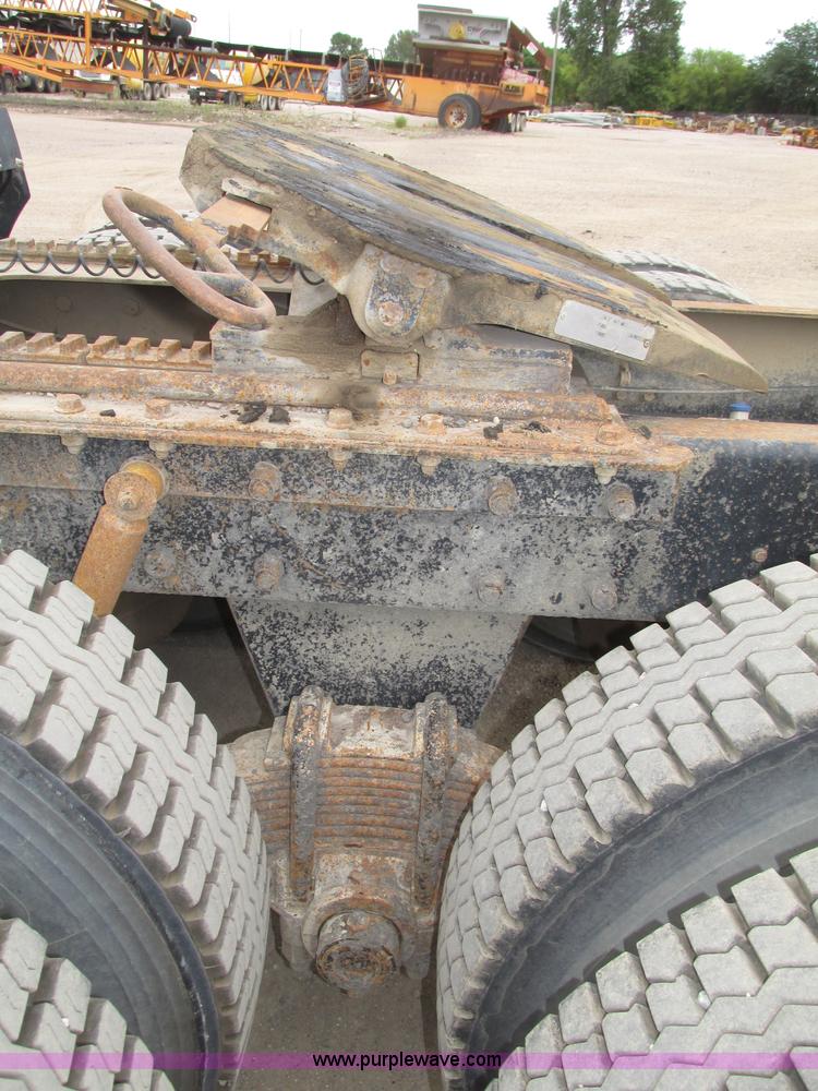 image for item G9999 1993 Mack CH613 semi truck