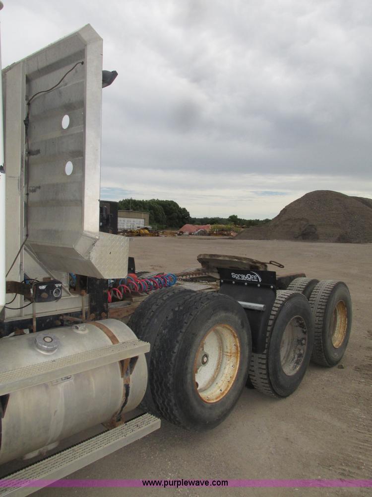 image for item G9999 1993 Mack CH613 semi truck