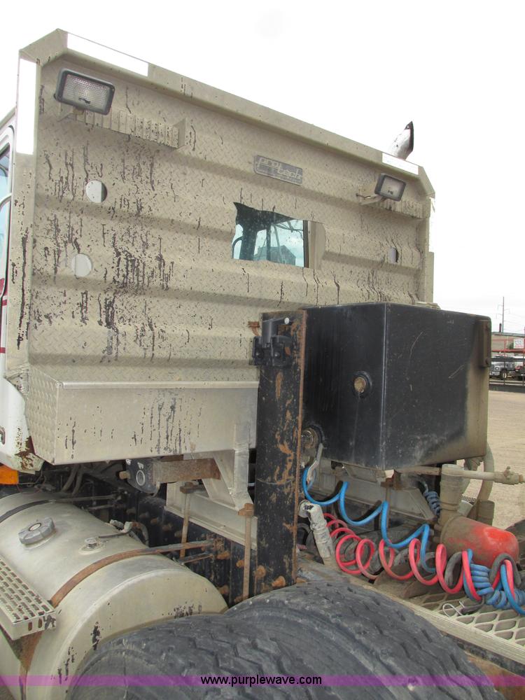 image for item G9999 1993 Mack CH613 semi truck