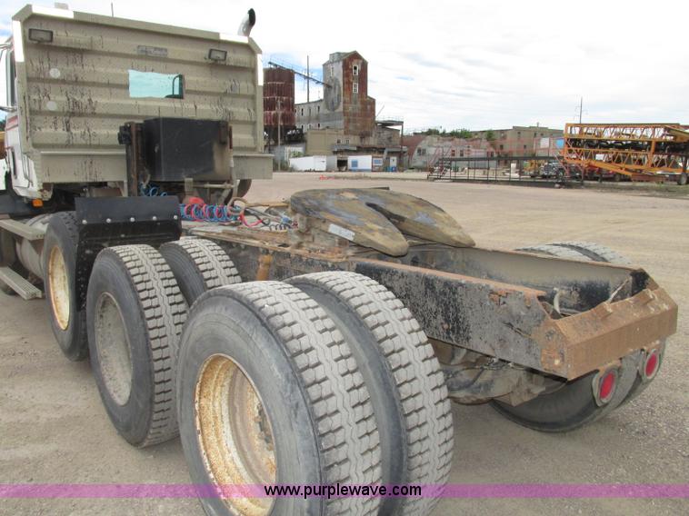 image for item G9999 1993 Mack CH613 semi truck