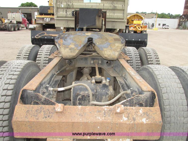 image for item G9999 1993 Mack CH613 semi truck