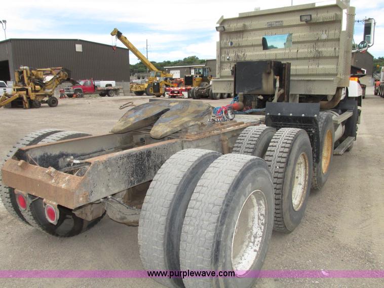 image for item G9999 1993 Mack CH613 semi truck