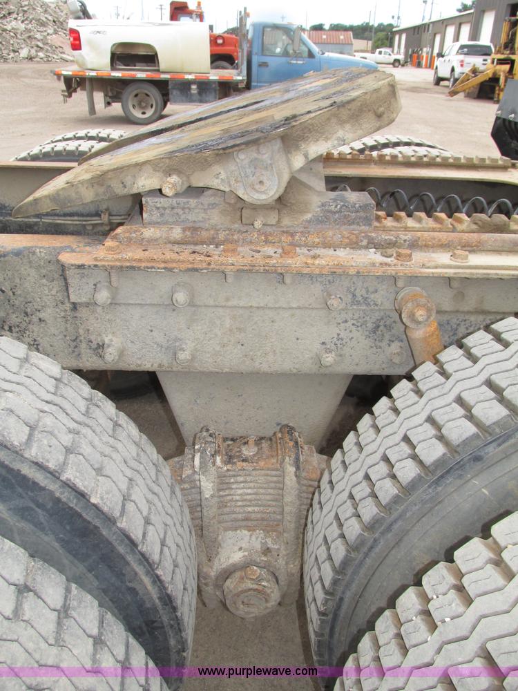 image for item G9999 1993 Mack CH613 semi truck