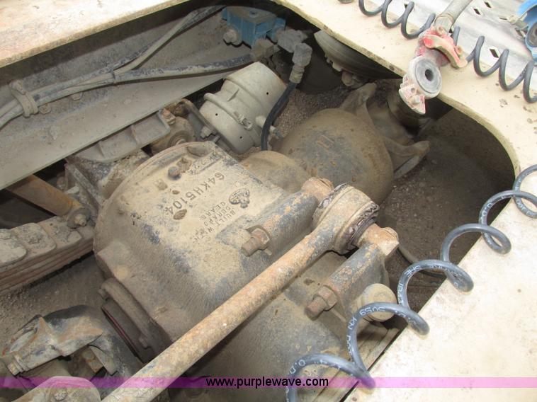 image for item G9999 1993 Mack CH613 semi truck