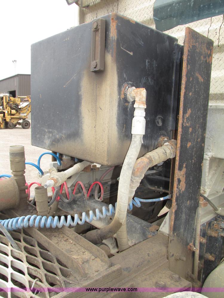 image for item G9999 1993 Mack CH613 semi truck