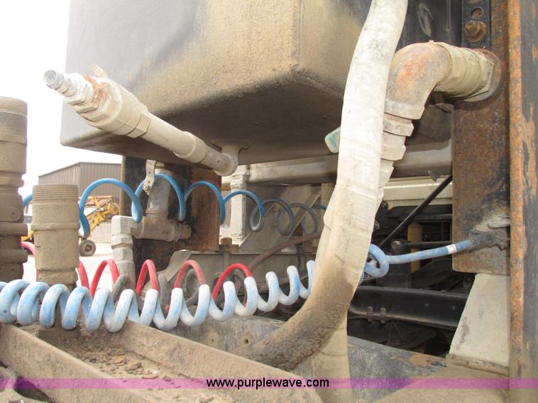 image for item G9999 1993 Mack CH613 semi truck