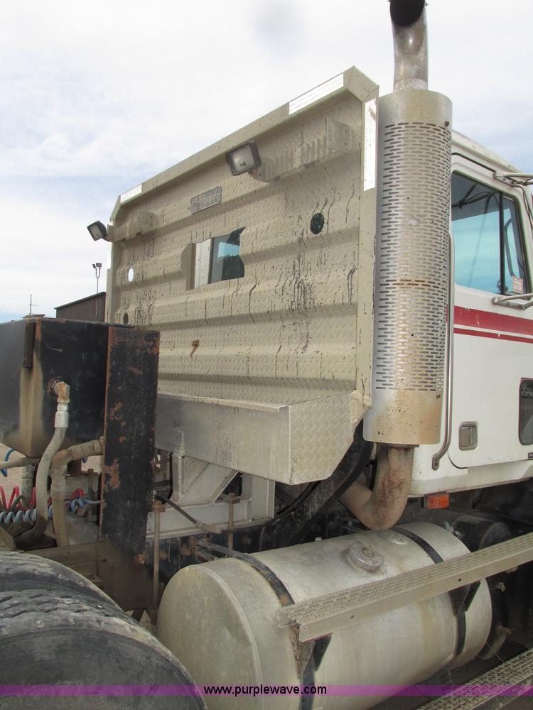 image for item G9999 1993 Mack CH613 semi truck