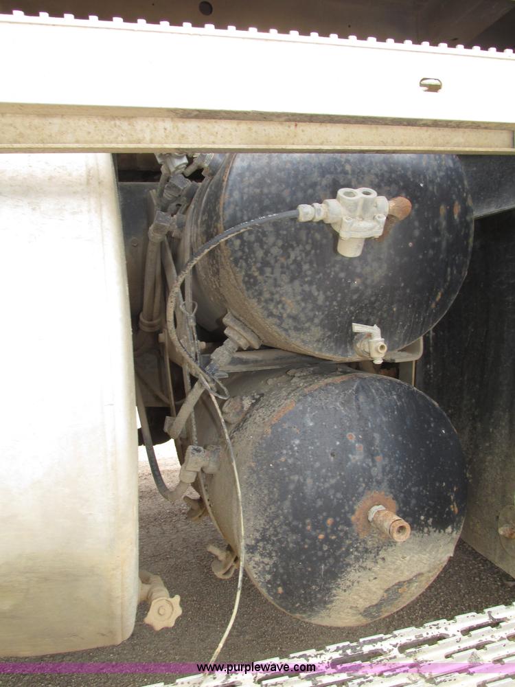 image for item G9999 1993 Mack CH613 semi truck