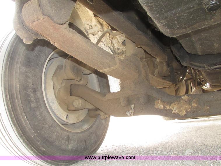 image for item G9999 1993 Mack CH613 semi truck