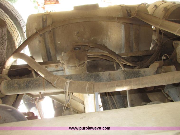 image for item G9999 1993 Mack CH613 semi truck