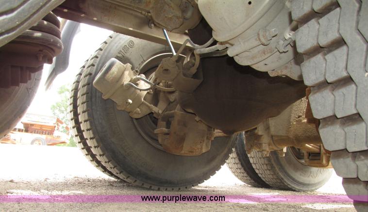 image for item G9999 1993 Mack CH613 semi truck