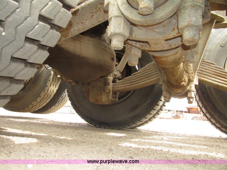 image for item G9999 1993 Mack CH613 semi truck