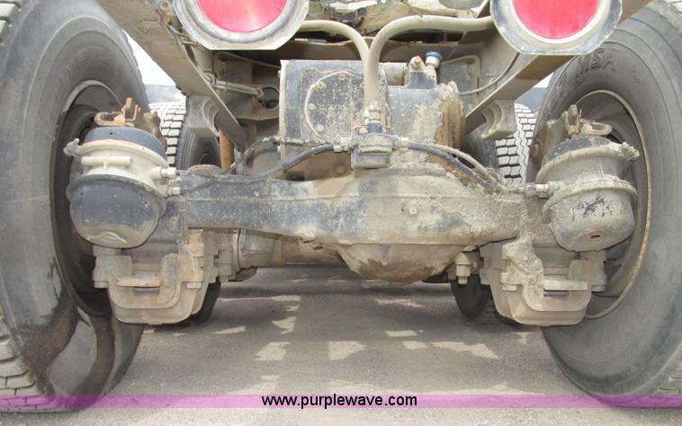 image for item G9999 1993 Mack CH613 semi truck