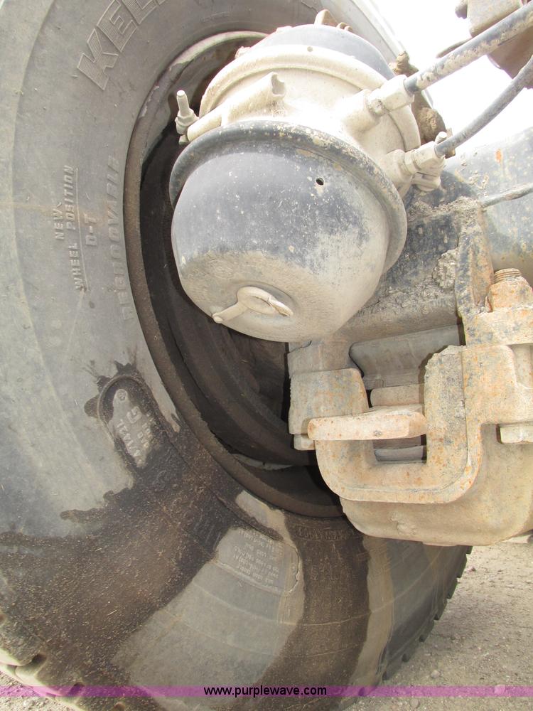 image for item G9999 1993 Mack CH613 semi truck