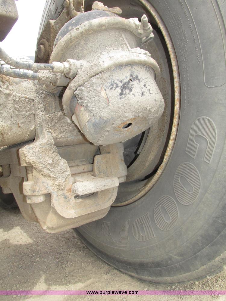 image for item G9999 1993 Mack CH613 semi truck