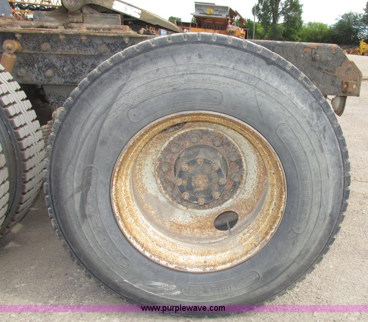 image for item G9999 1993 Mack CH613 semi truck