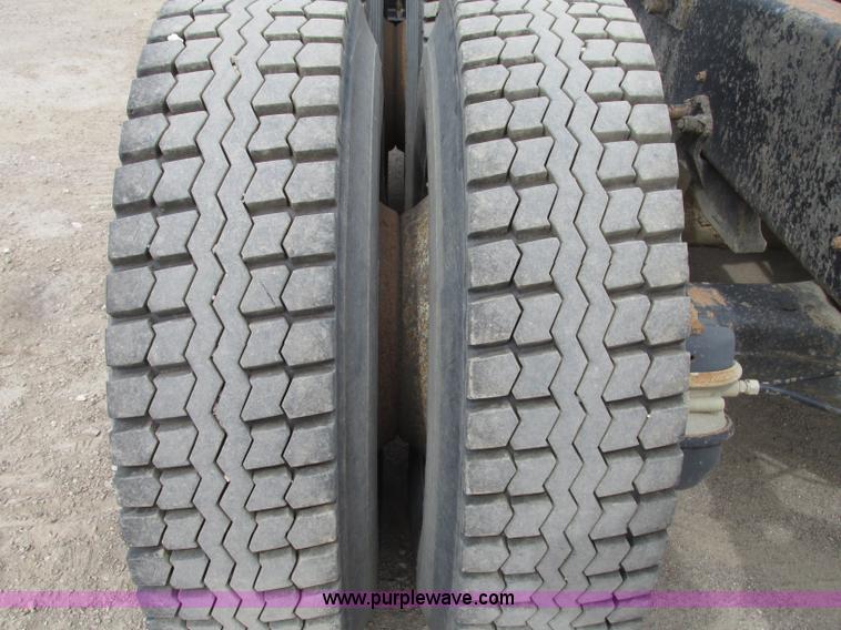 image for item G9999 1993 Mack CH613 semi truck