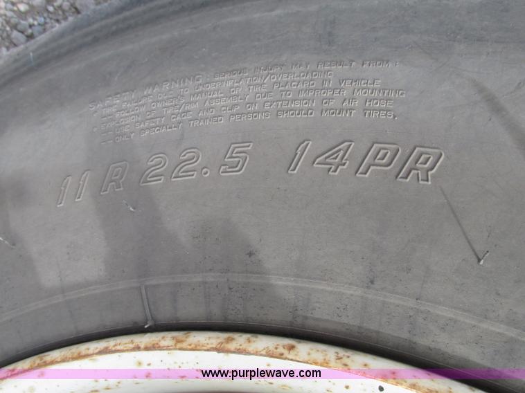 image for item G9999 1993 Mack CH613 semi truck