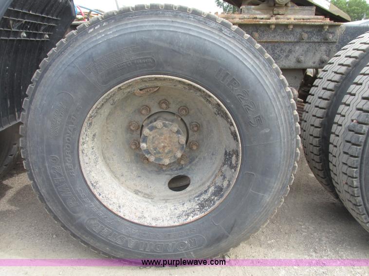 image for item G9999 1993 Mack CH613 semi truck