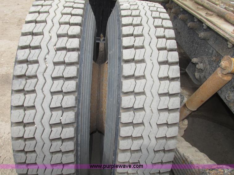 image for item G9999 1993 Mack CH613 semi truck