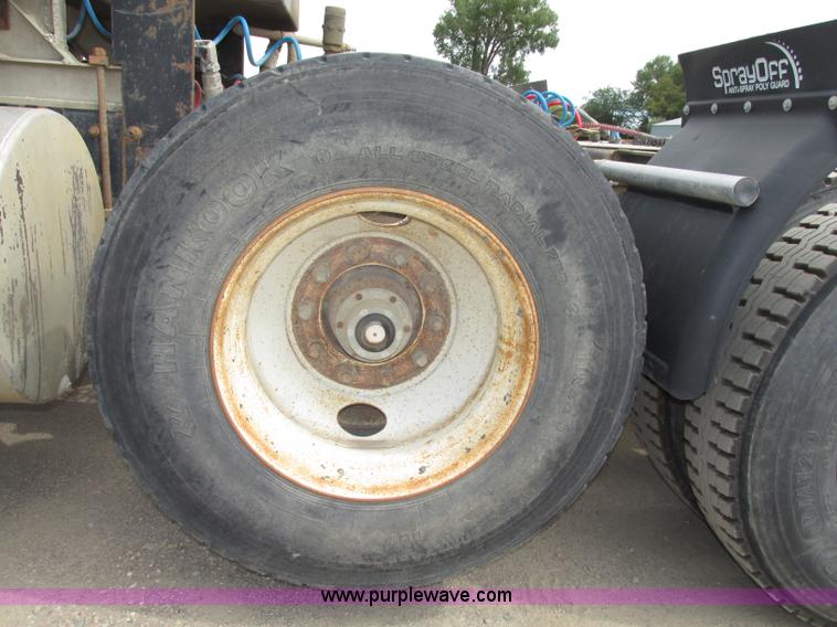 image for item G9999 1993 Mack CH613 semi truck