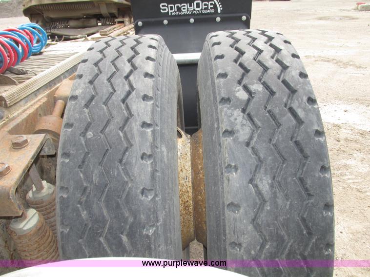 image for item G9999 1993 Mack CH613 semi truck