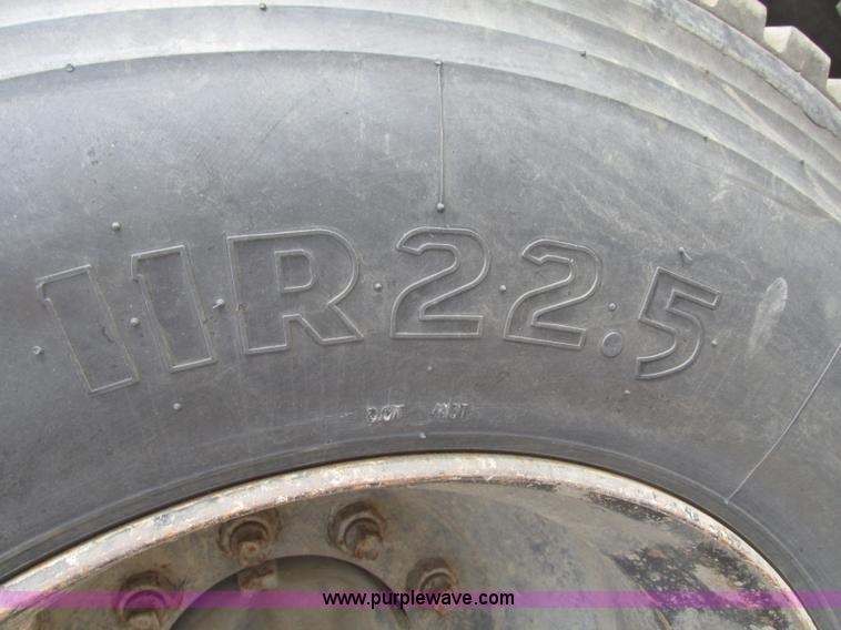 image for item G9999 1993 Mack CH613 semi truck