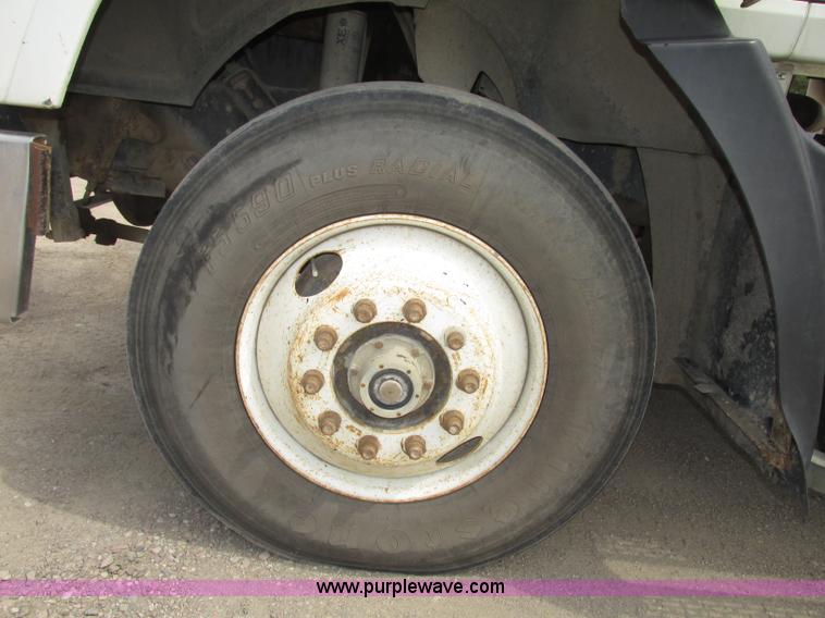 image for item G9999 1993 Mack CH613 semi truck