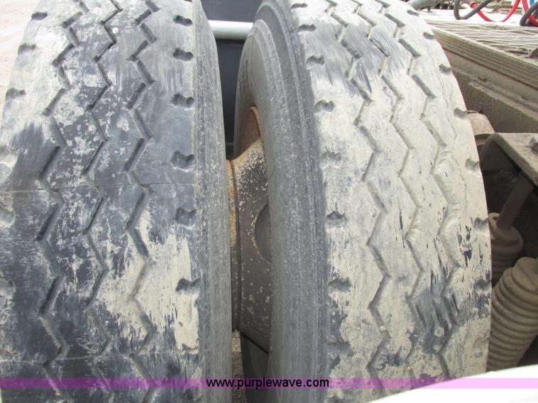 image for item G9999 1993 Mack CH613 semi truck