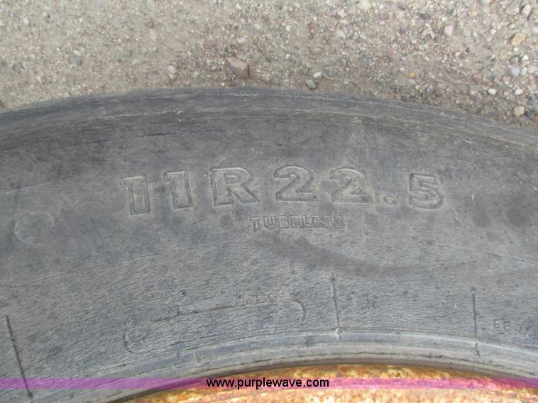 image for item G9999 1993 Mack CH613 semi truck