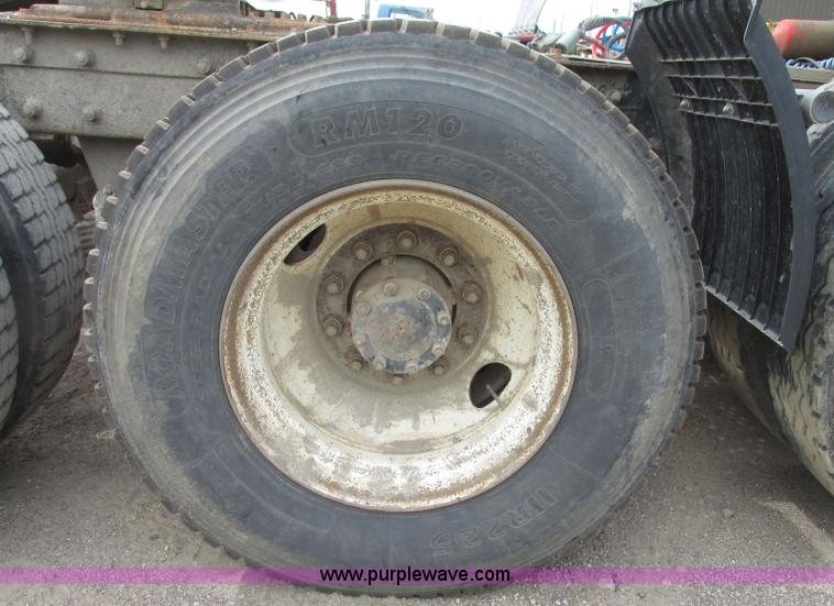 image for item G9999 1993 Mack CH613 semi truck