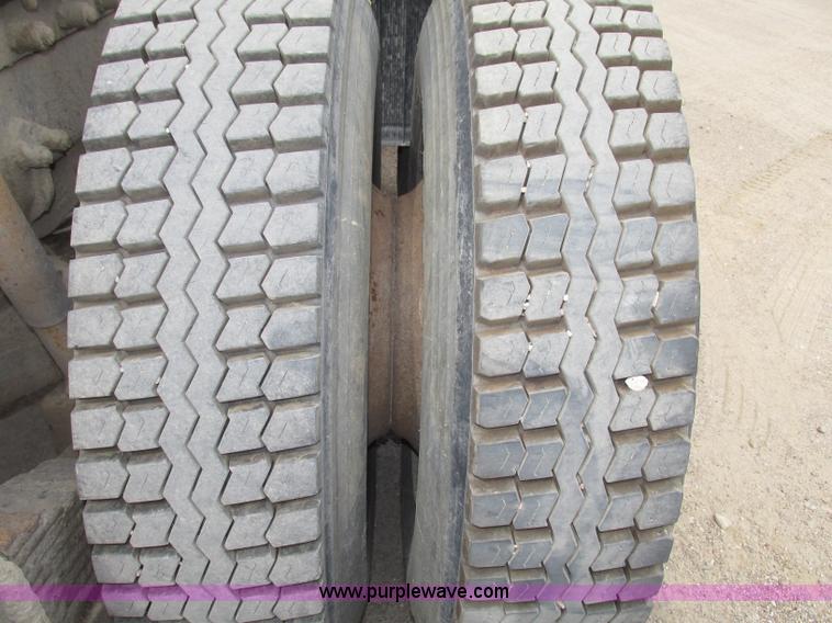 image for item G9999 1993 Mack CH613 semi truck