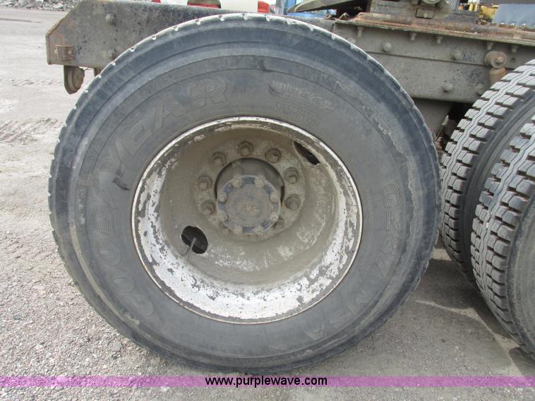 image for item G9999 1993 Mack CH613 semi truck