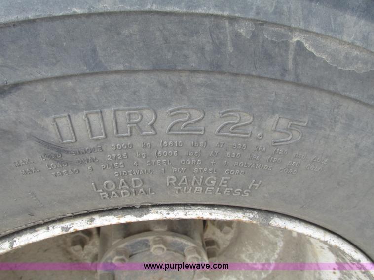 image for item G9999 1993 Mack CH613 semi truck