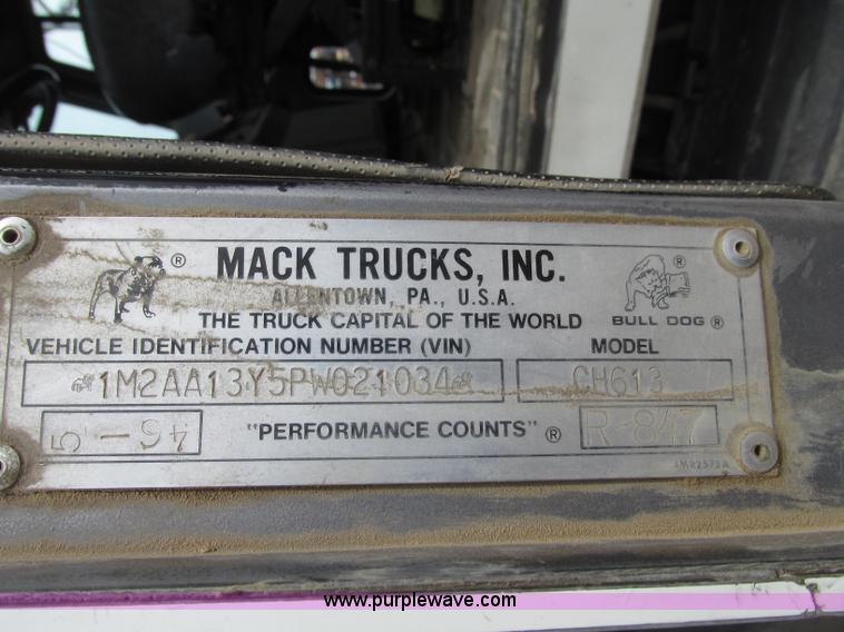 image for item G9999 1993 Mack CH613 semi truck
