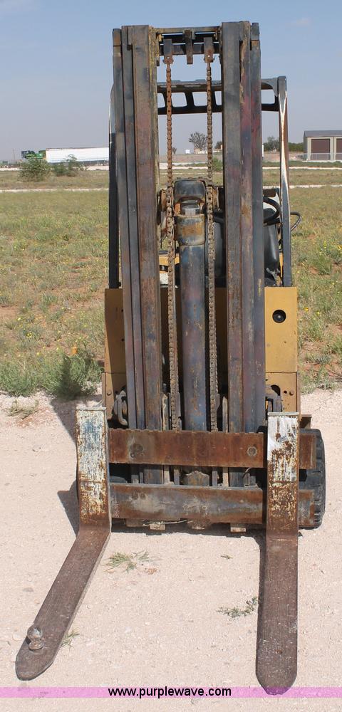 image for item H1723 Yale GLC040AAJUAT085 forklift